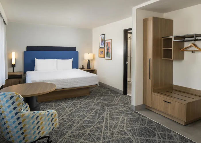Hampton & By Hilton Phoenix 3*
