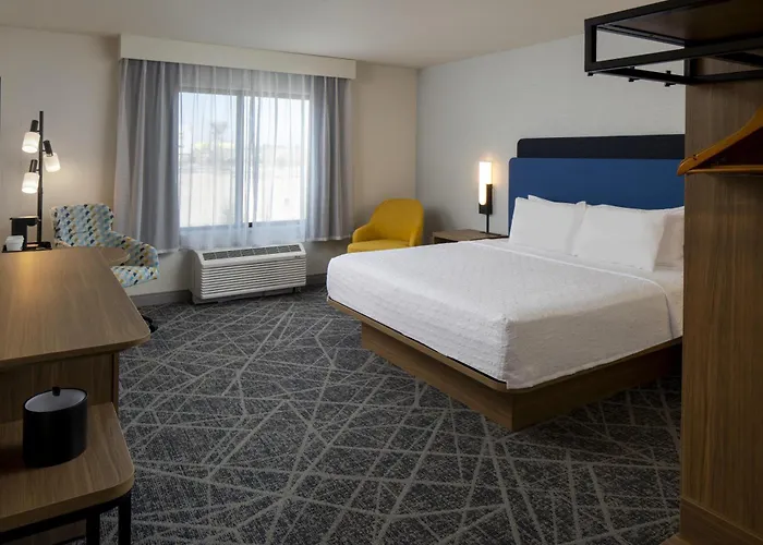 Hampton & By Hilton Phoenix