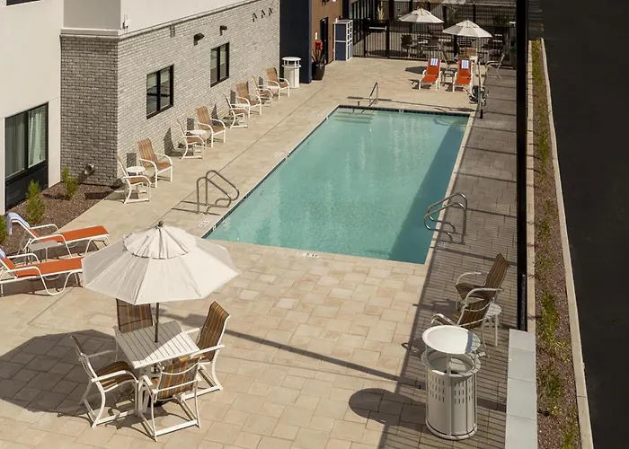 Hampton & By Hilton Phoenix