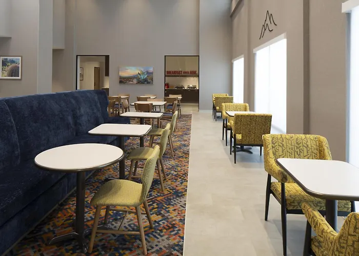 Hampton & By Hilton Phoenix 3*
