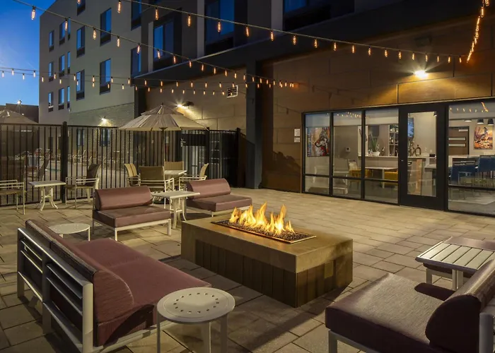 Hampton & By Hilton Phoenix